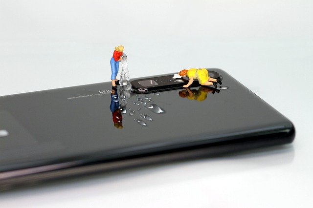 iPhone 修理　小人